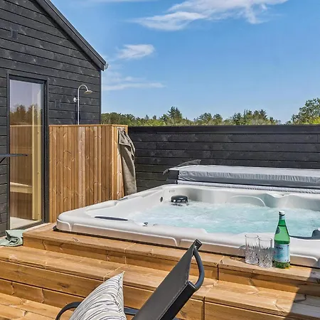 Сasa de vacaciones Amazing Home In Albaek With Sauna